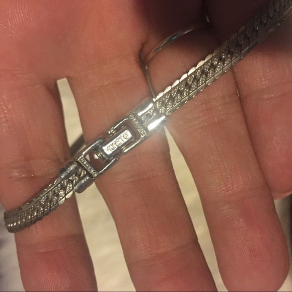 Monet necklace  16” - Picture 5 of 8